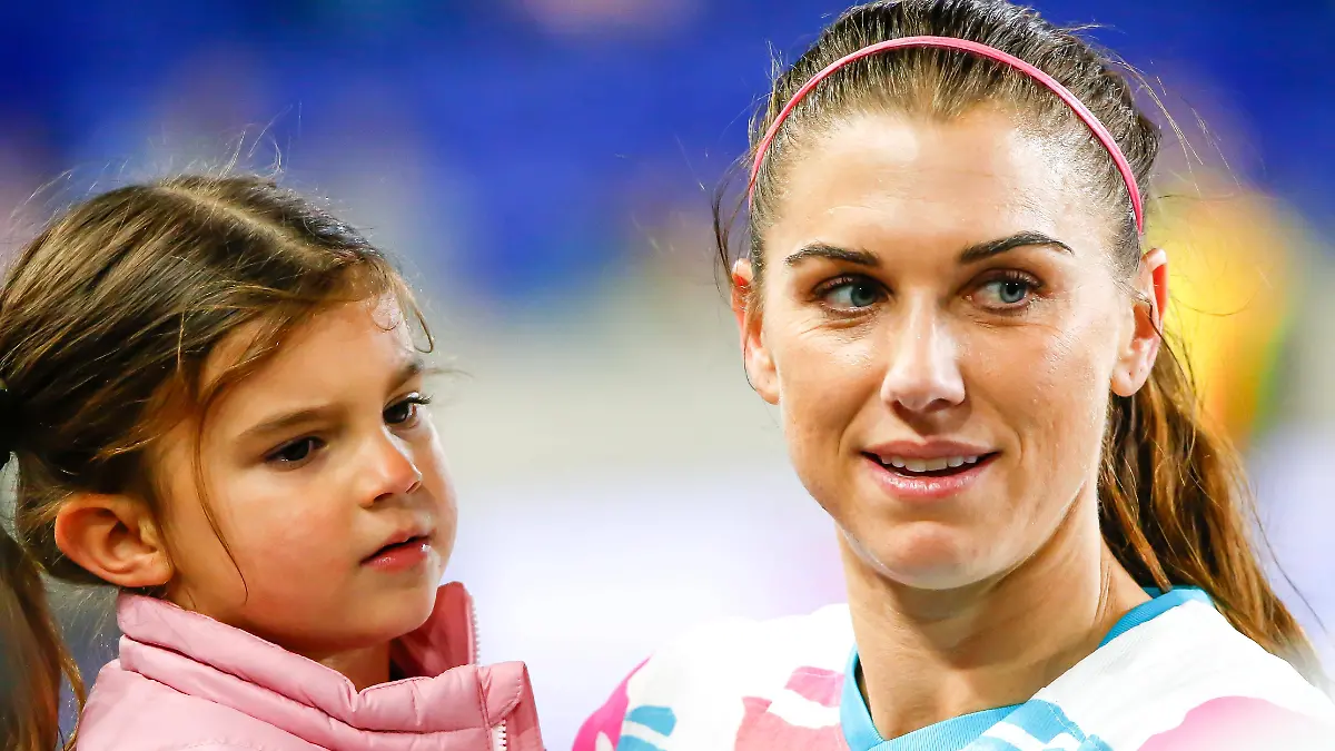 Alex Morgan mit ihrer Tochter Charlie