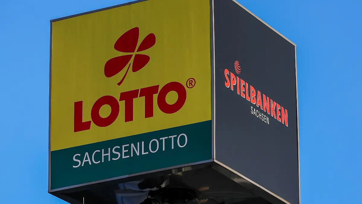 Über gut 3,5 Millionen Euro kann sich ein Lottospieler aus Mittelsachsen freuen. (Archivbild)