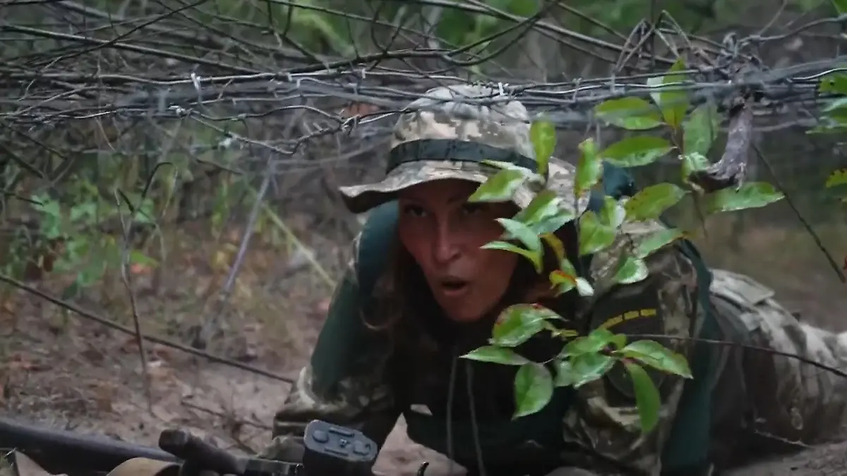 Nachts schwärmen die  "Hexen von Butscha" aus Trauer, Verlust & Schmerz schweißen sie zusammen