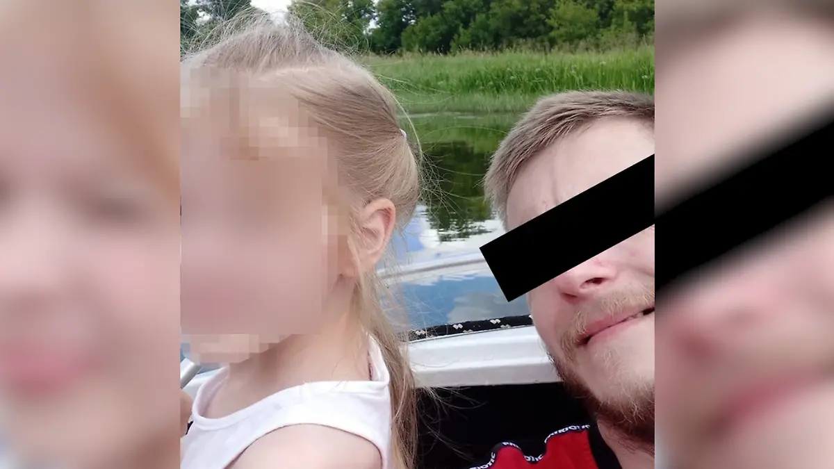 Die sechsjährige Eliza wird an ihrem Geburtstag von ihren Eltern in einer Babyklappe ausgesetzt, weil die durch immense finanzielle Schwierigkeiten belastet sind.