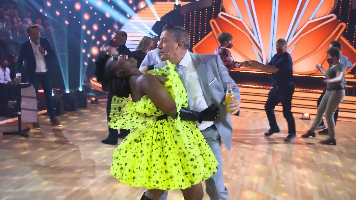 DAS haben Sie im TV nicht gesehen! "Let's Dance"-Werbepause lässt Parket beben