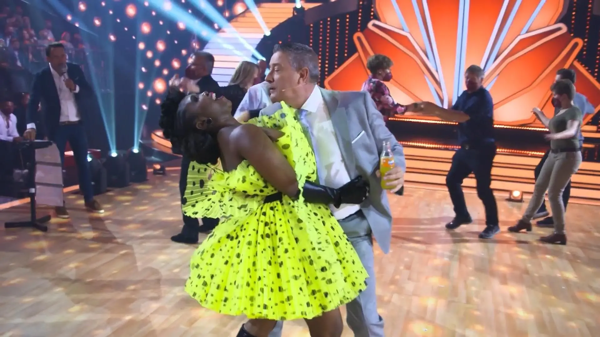 DAS haben Sie im TV nicht gesehen! "Let's Dance"-Werbepause lässt Parket beben