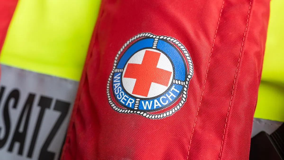 Ein Großaufgebot von Wasserwacht, Feuerwehr und Polizei such nach den jungen Männern.