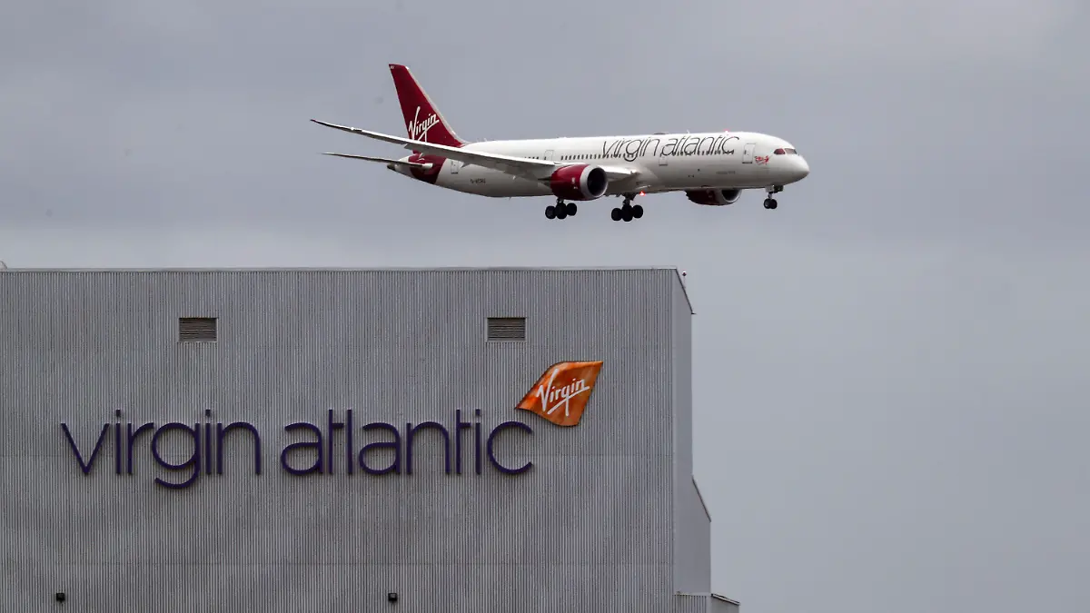 ARCHIV - 10.03.2020, Großbritannien, London: Ein Flugzeug von Virgin Atlantic landet am Flughafen Heathrow. (zu dpa "Pilotenausbildung nicht beendet: Passagierflugzeug muss umkehren")) Foto: Steve Parsons/PA Wire/dpa +++ dpa-Bildfunk +++