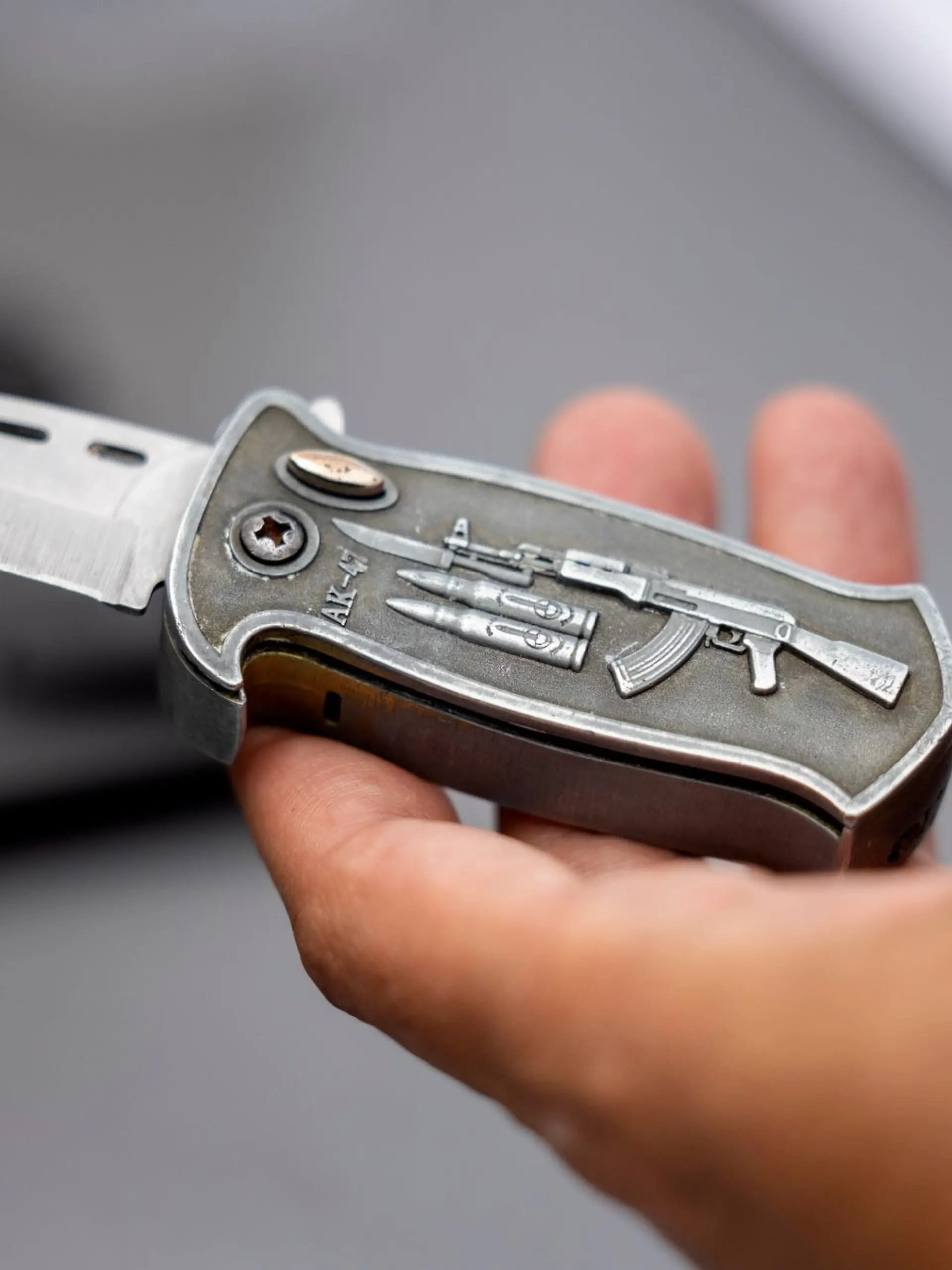 Bild zu: "Mann greift Partnerin mit Messer an - Sohn (14) rettet Mutter"