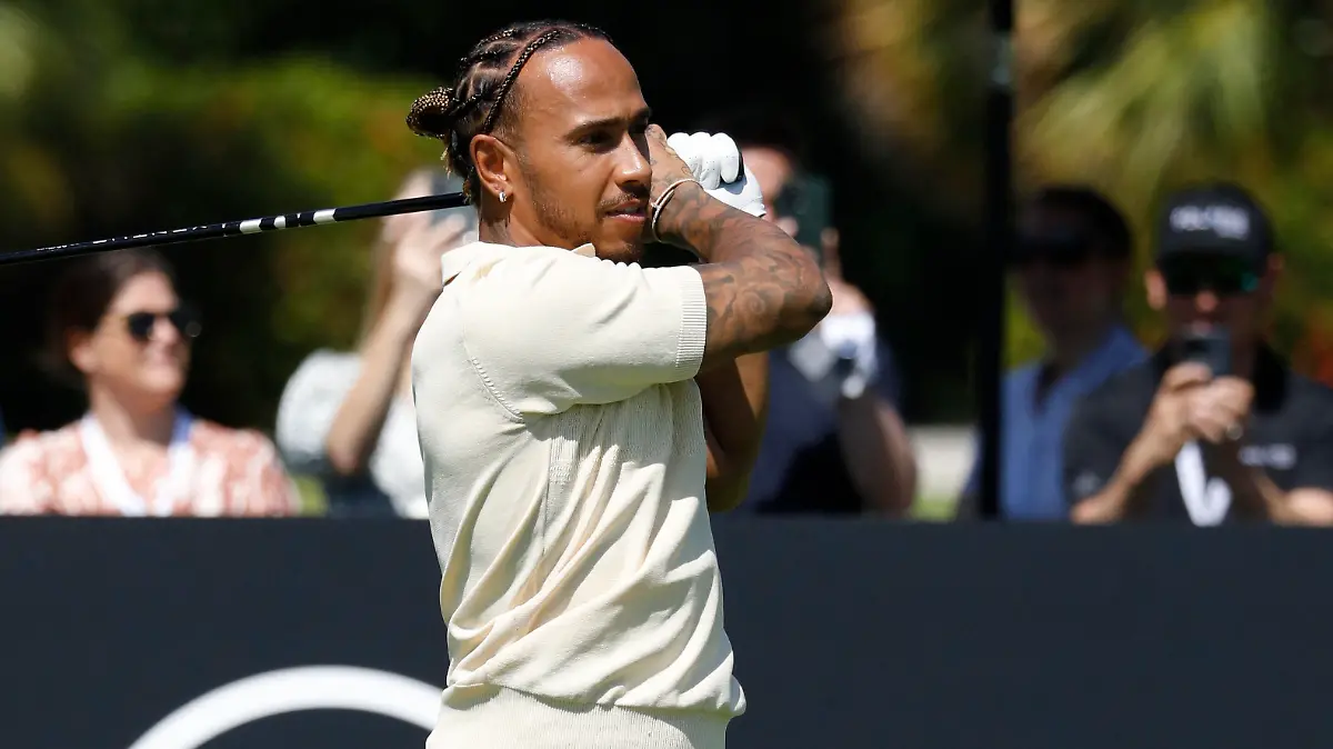 Formula One F1 - Tom Brady and Lewis Hamilton host an event in Miami - Miami Beach Golf Club, Miami, Florida, U.S., - May 4, 2022 Lewis Hamilton tees off as he plays golf with Tom Brady at Miami Beach Golf Club ahead of the Miami grand prix REUTERS/Marco Bello