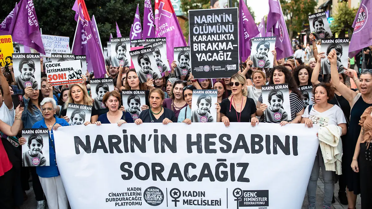 Im ganzen Land fordern Demonstranten Konsequenzen nach Narins Tod.