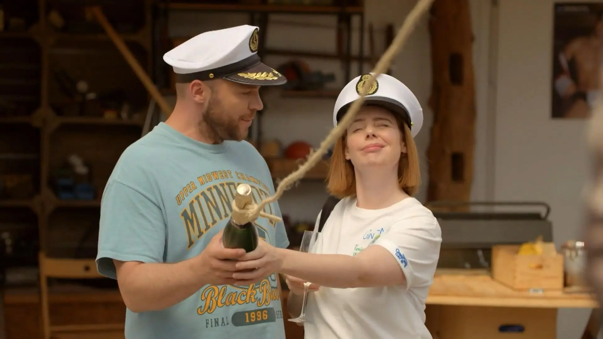 Eigentlich freuen sich Toni und Erik auf die Einweihung von ihrem Floß, doch dann läuft alles schief.
