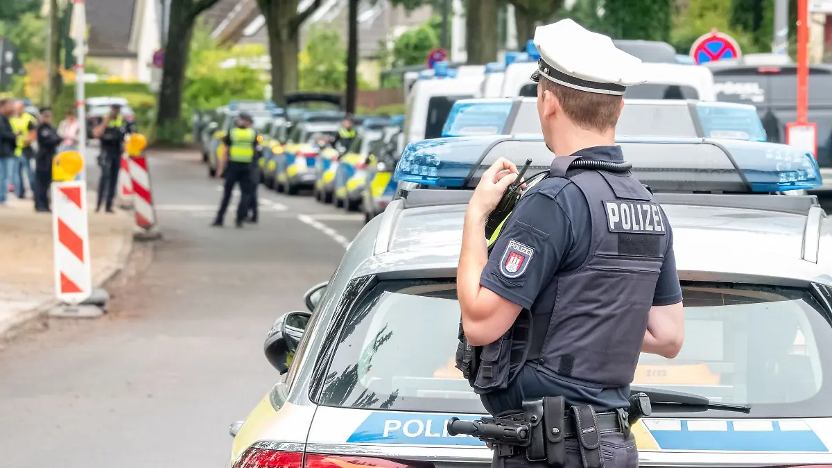 Ein Schüler kam laut Polizei mit einer Spielzeugwaffe in die Schule.