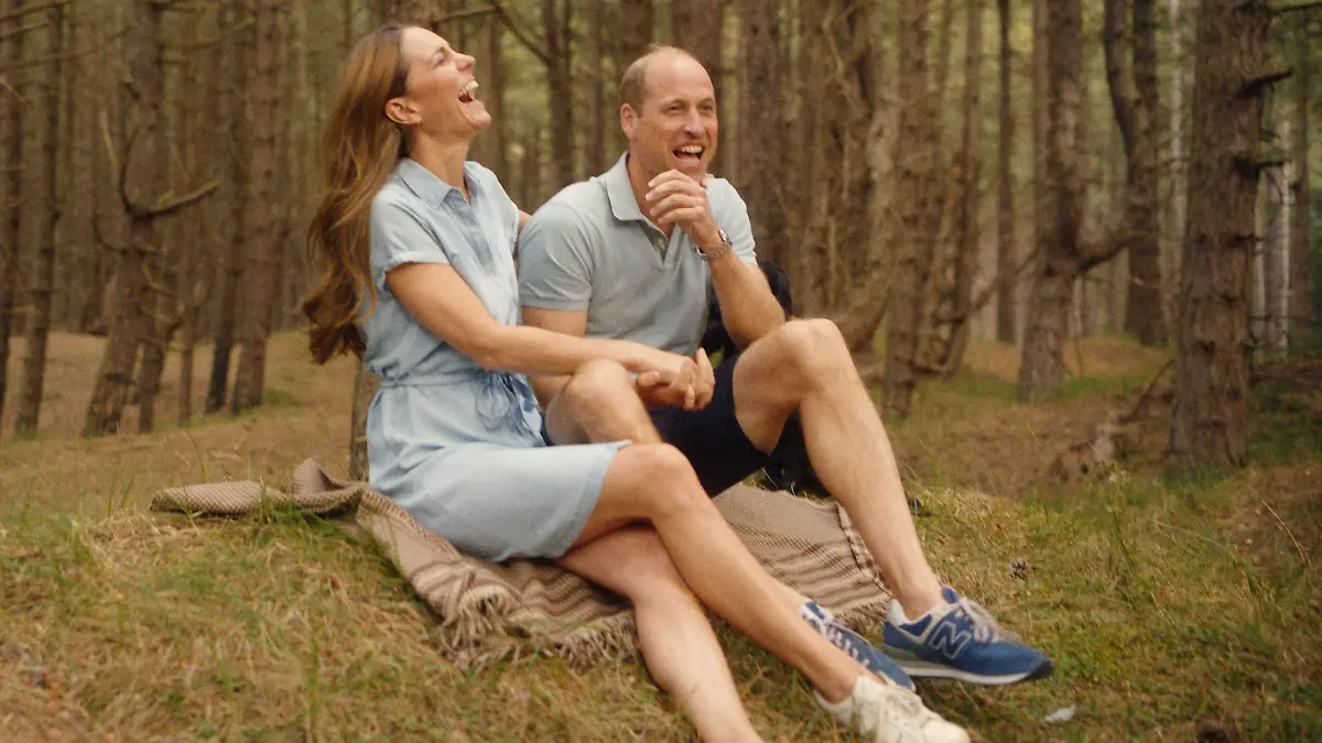 Prinzessin Kate und Prinz William zeigen sich vertraut.