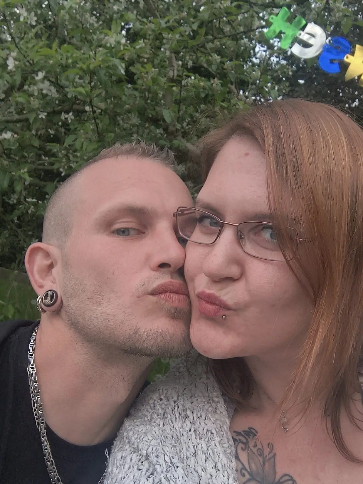 Seit fast neun Jahren sind Lisa und Alexander ein Paar. Bald muss sie ihn beerdigen.