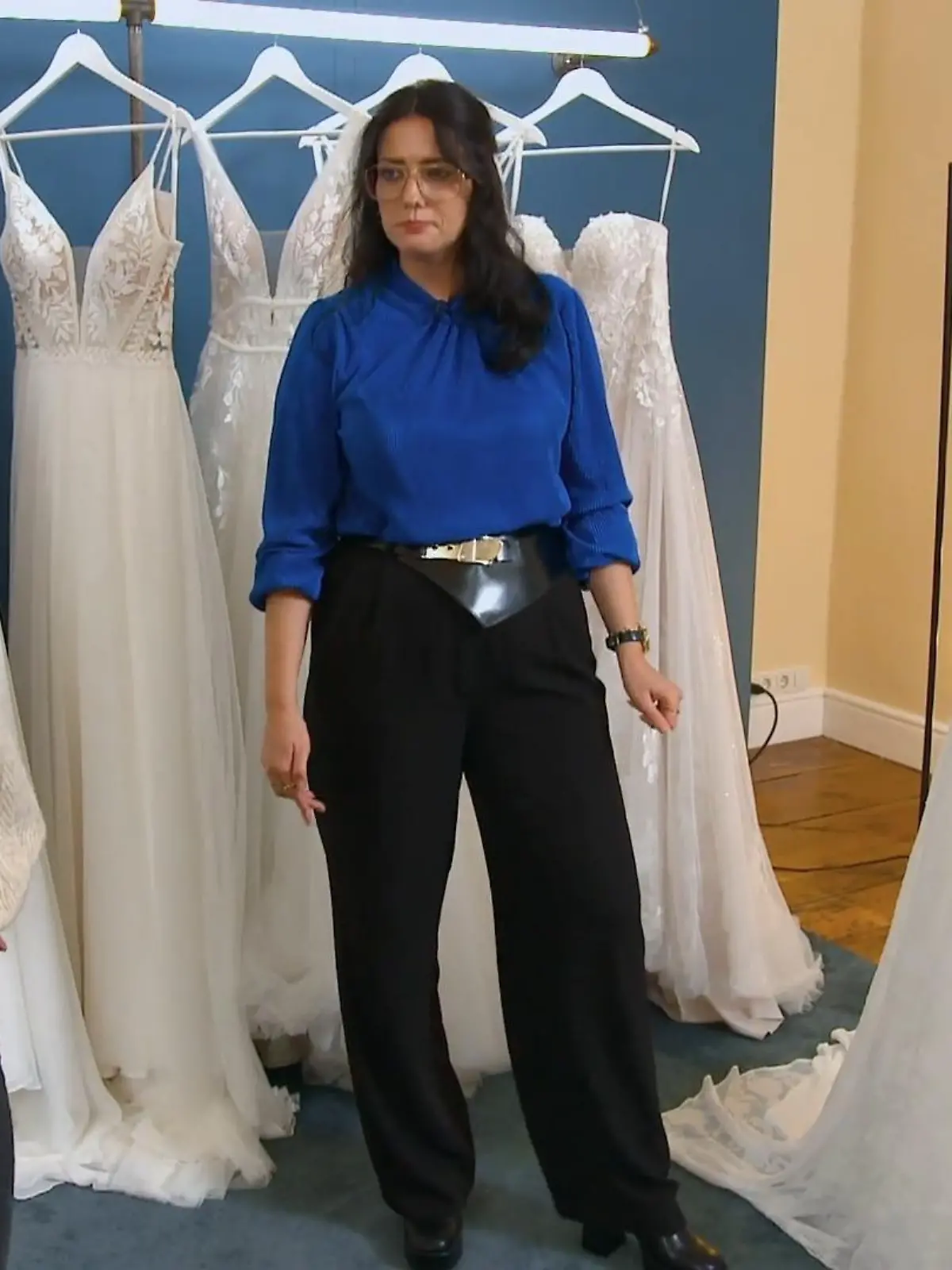 Bild zu: "Möchte Kim wirklich einen Zweiteiler tragen?"