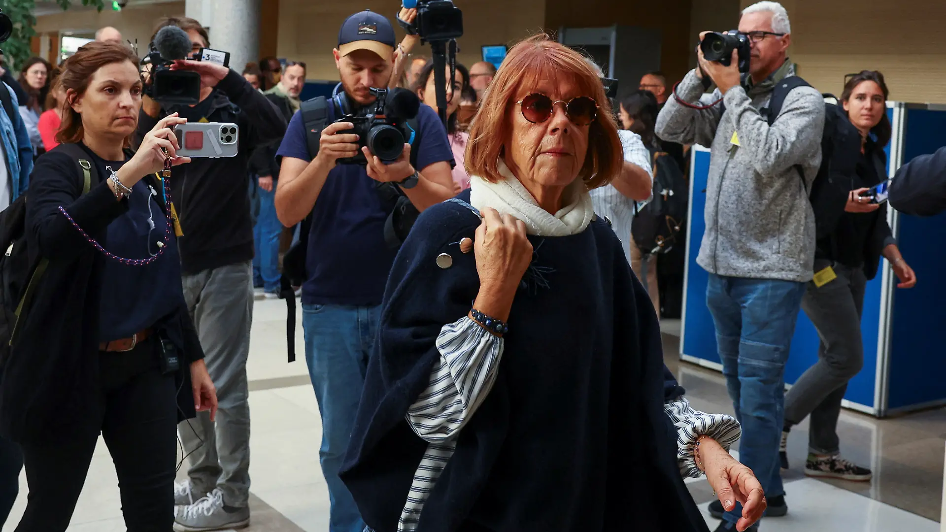 Auch am siebten Prozesstag erscheint Gisèle Pélicot persönlich vor Gericht. Die 72-Jährige ist jahrelang von ihrem Ehemann Dominique und dutzenden weiteren Männern betäubt und vergewaltigt worden.