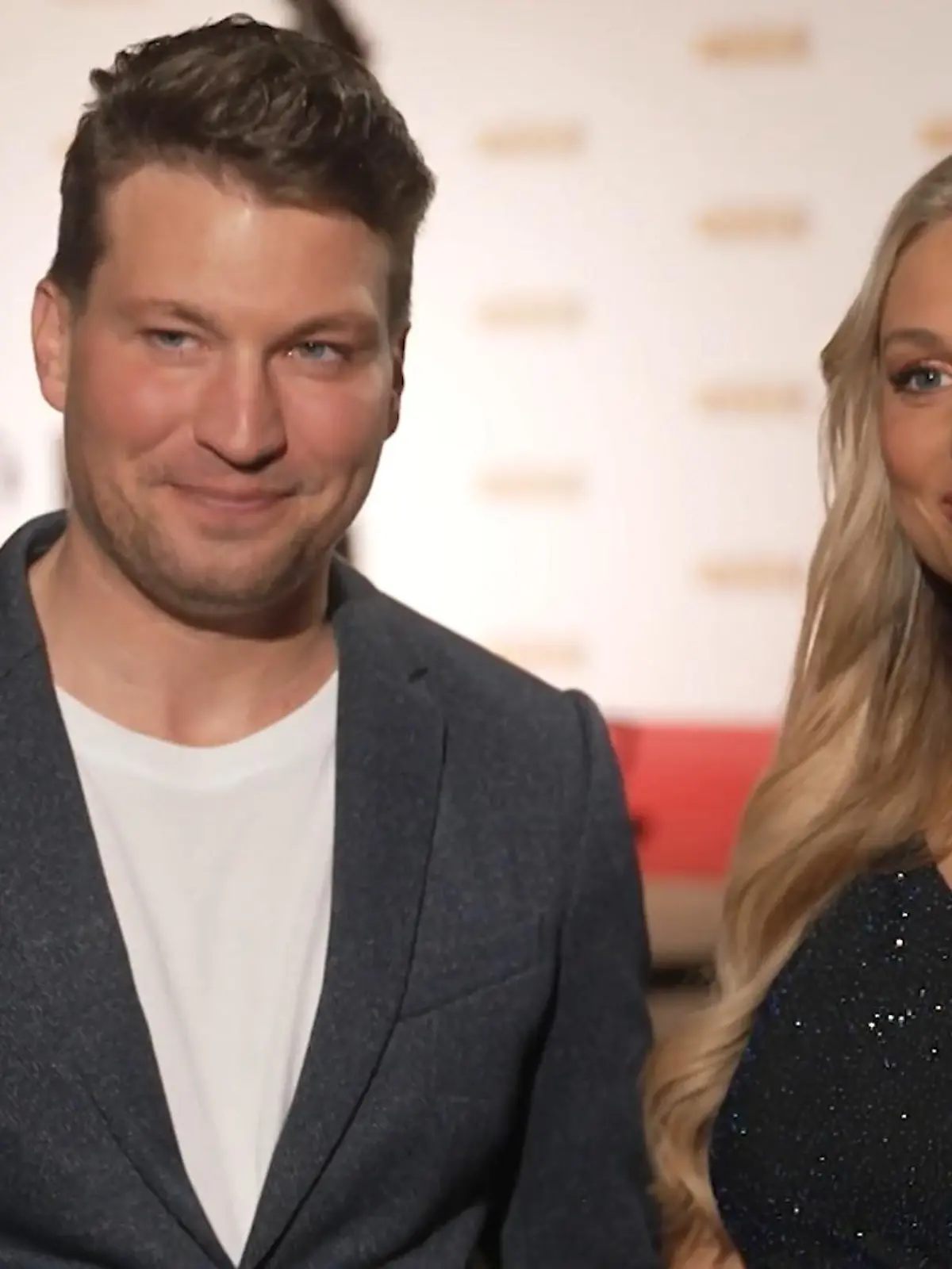 Bild zu: "Raúl und Vanessa geben  im Sommerhaus ihr Pärchen-Debüt"
