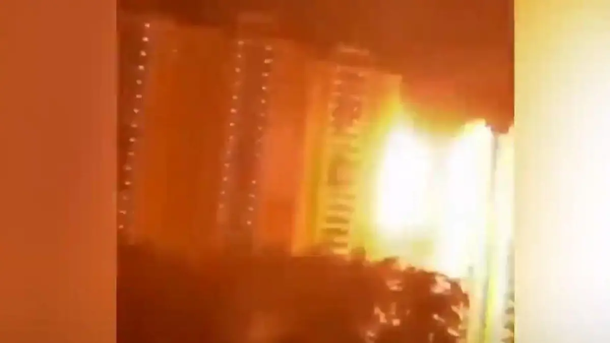 Explosie in Moskou - Oekraïne valt aan met Drohnen Video zegt ontploffing in een woonkamer