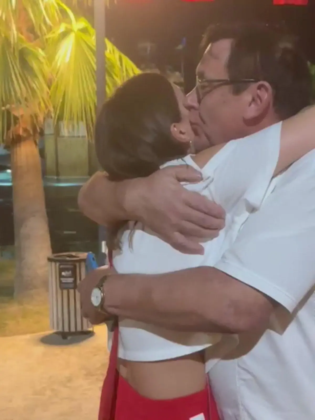 Bild zu: "Renata Lusin wieder mit ihrem Papa vereint"