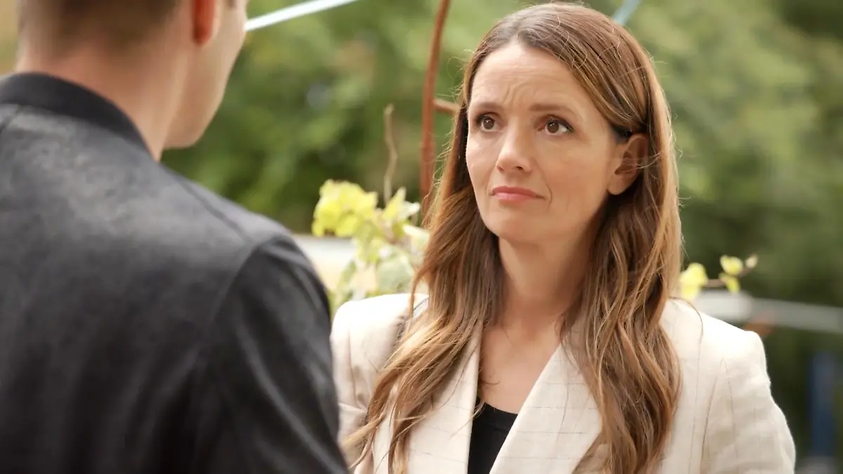 AWZ-Folge vom 20.09.24 auf RTL+: Jenny soll Deniz beim Training des Kaders  vertreten