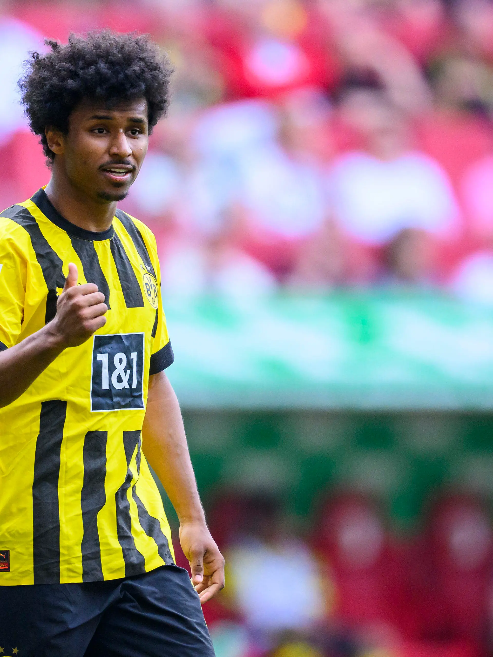 ARCHIV - 21.05.2023, Bayern, Augsburg: Fußball: Bundesliga, FC Augsburg - Borussia Dortmund, 33. Spieltag, WWK-Arena. Dortmunds Karim Adeyemi gestikuliert. Real Madrid soll Interesse am 21-Jährigen haben. (zu dpa: «Bericht: Real Madrid will Adeyemi vom BVB locken») Foto: Tom Weller/dpa +++ dpa-Bildfunk +++