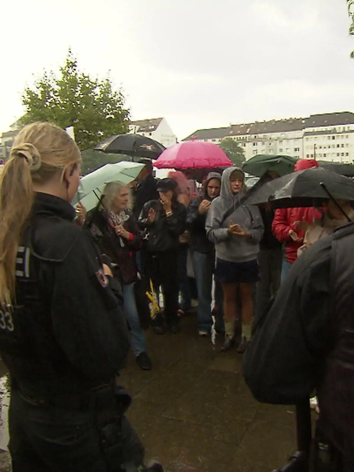Bild zu: "450 Menschen gegen AfD-Politiker"