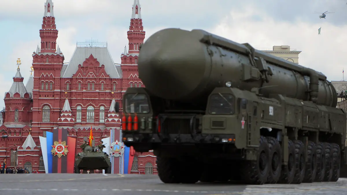 ITAR-TASS: MOSCOW, RUSSIA. MAY 9, 2011. A Russian Army Topol intercontinental ballistic missile rolls down Red Square during the Victory Day military parade as Russia marks the 66th anniversary of the Soviet victory over Nazi Germany in World War II. (Photo ITAR-TASS/ Alexandra Mudrats)