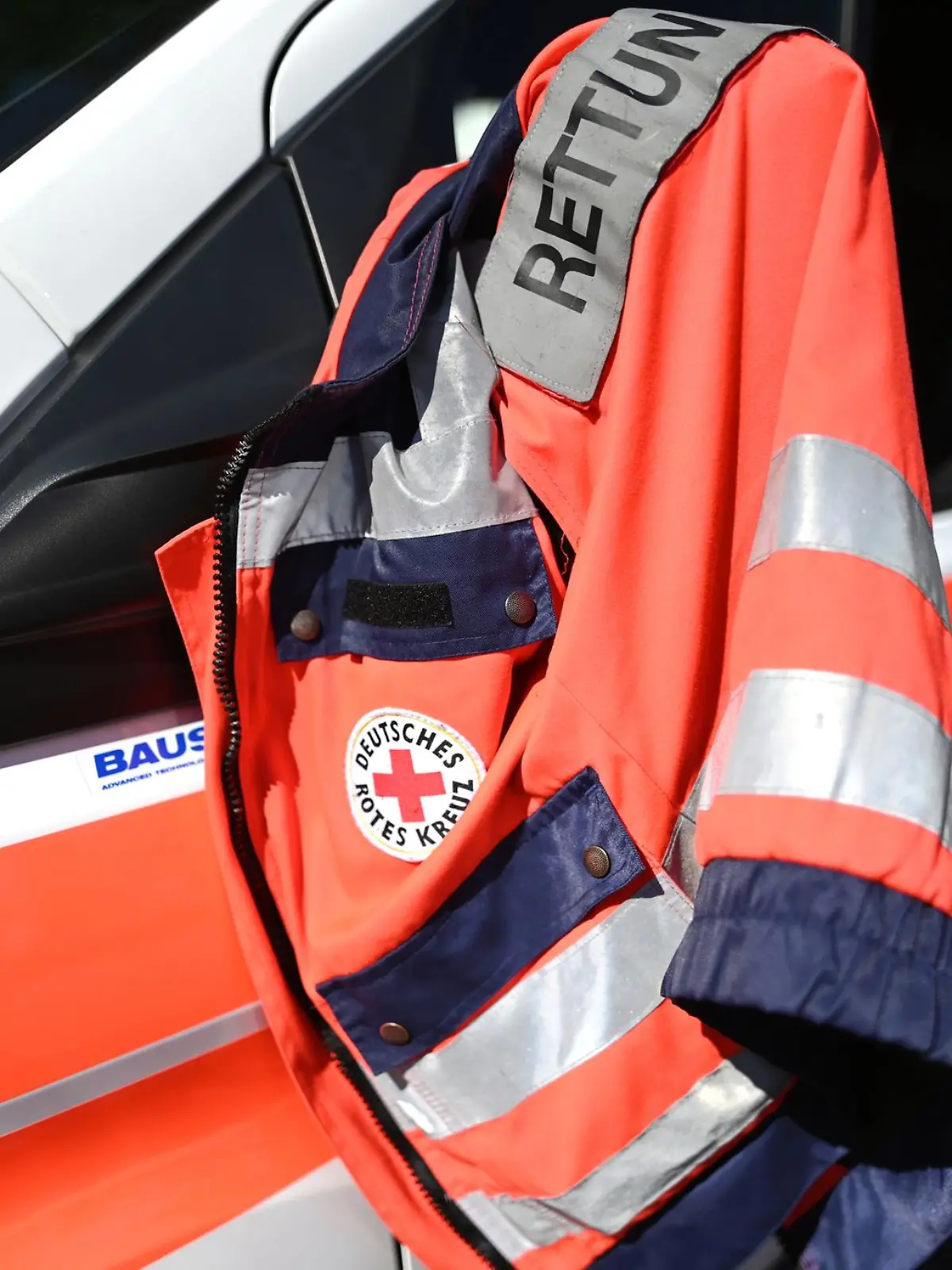 Bild zu: "Sanitäterin von eigener Patientin angegriffen und schwer verletzt!"