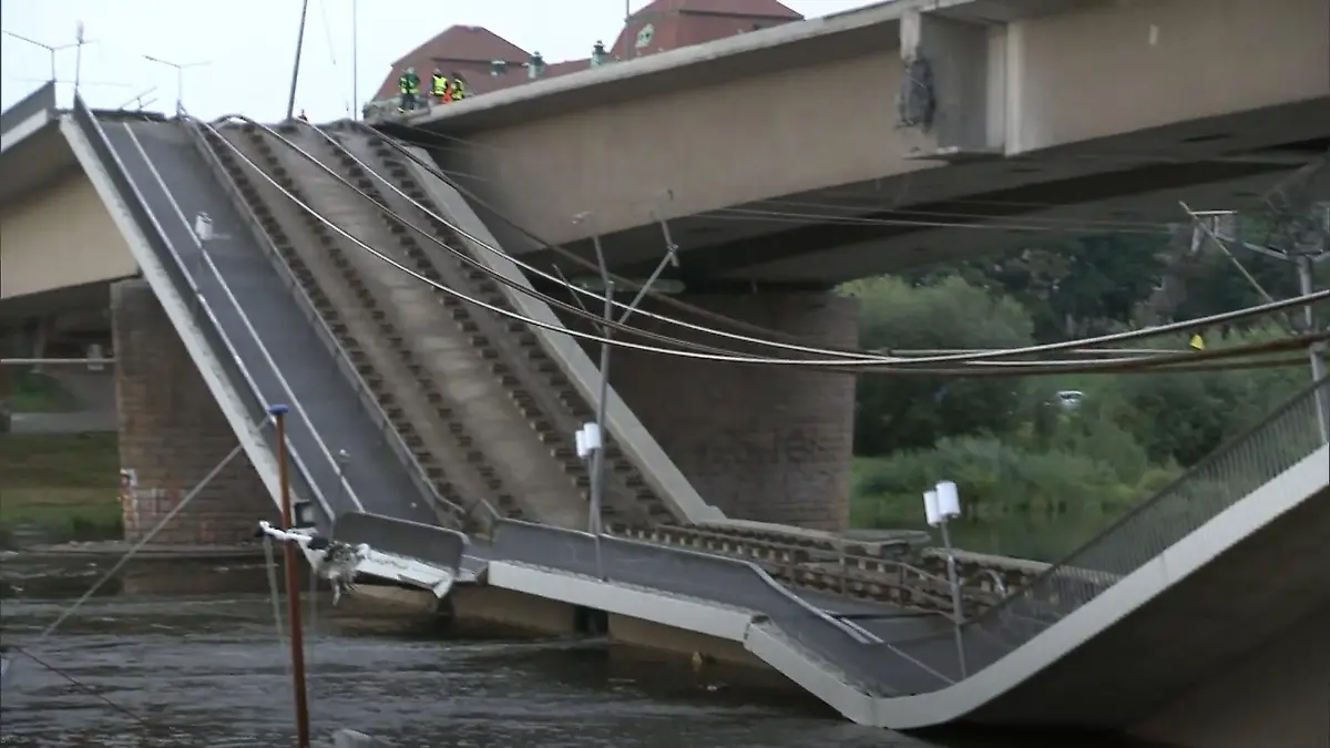 Brug over de Elbe in Dresden met een prachtige omgeving en een stad zonder hitte