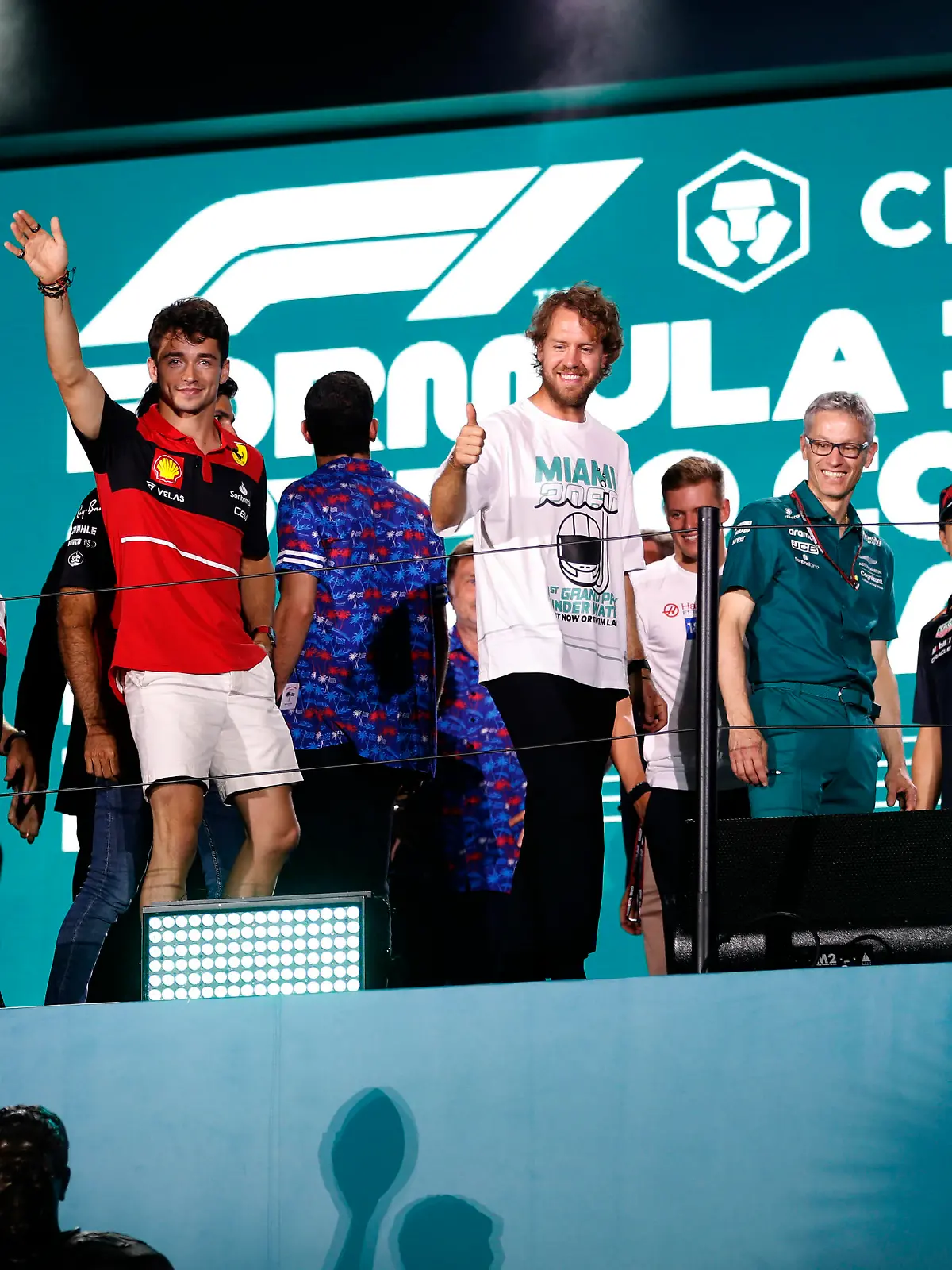  Formula 1 2022: Miami GP MIAMI INTERNATIONAL AUTODROME, UNITED STATES OF AMERICA - MAY 04: Sebastian Vettel, Aston Martin, gives a thumbs up to the crowd as Charles Leclerc, Ferrari, waves during the Miami GP at Miami International Autodrome on Wednesday May 04, 2022 in Miami, United States of America. Photo by Zak Mauger / LAT Images Images PUBLICATIONxINxGERxSUIxAUTxHUNxONLY GP2205_192421_56I9051