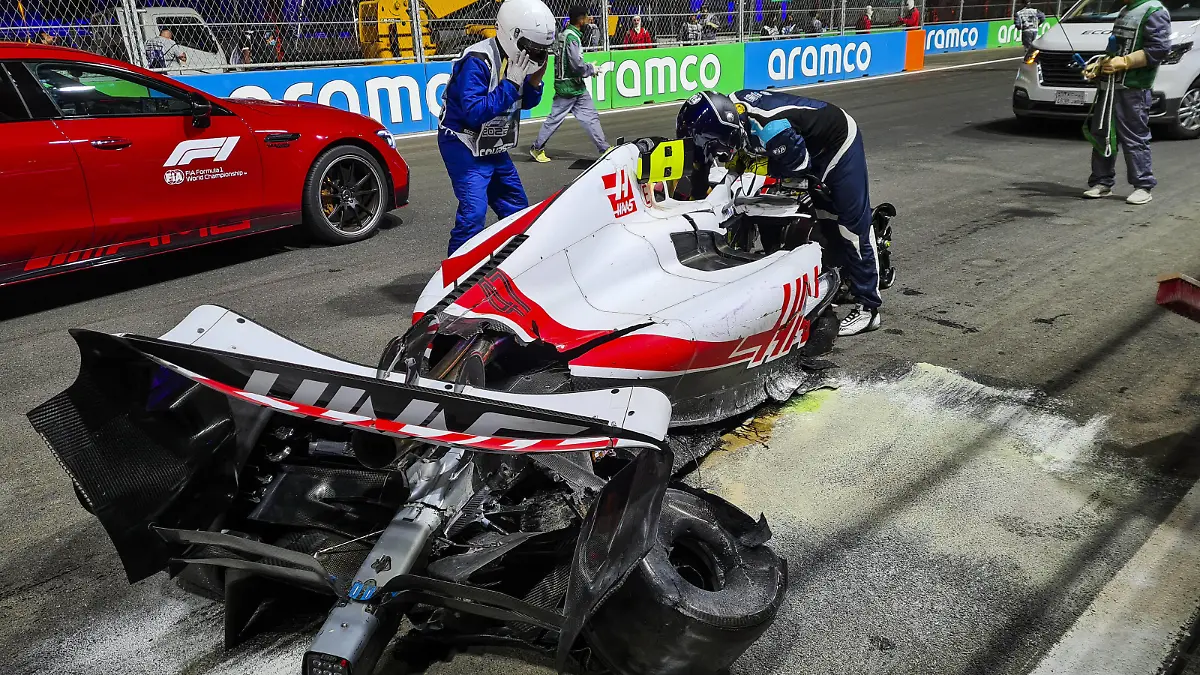 Crash, SCHUMACHER Mick ger, Haas F1 Team VF-22 Ferrari, portrait during the Formula 1 STC Saudi Arabian Grand Prix 2022, 2nd round of the 2022 FIA Formula One World Championship, WM, Weltmeisterschaft on the Jeddah Corniche Circuit, from March 25 to 27, 2022 in Jeddah, Saudi Arabia - F1 - SAUDI ARABIAN GRAND PRIX 2022 DPPI/Panoramic PUBLICATIONxNOTxINxFRAxITAxBEL 20220326_205106 