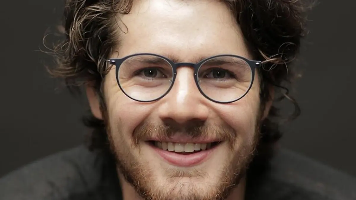 Director Daniel Roher

Die Verwendung des sendungsbezogenen Materials ist nur mit dem Hinweis und Verlinkung auf RTL+ gestattet.