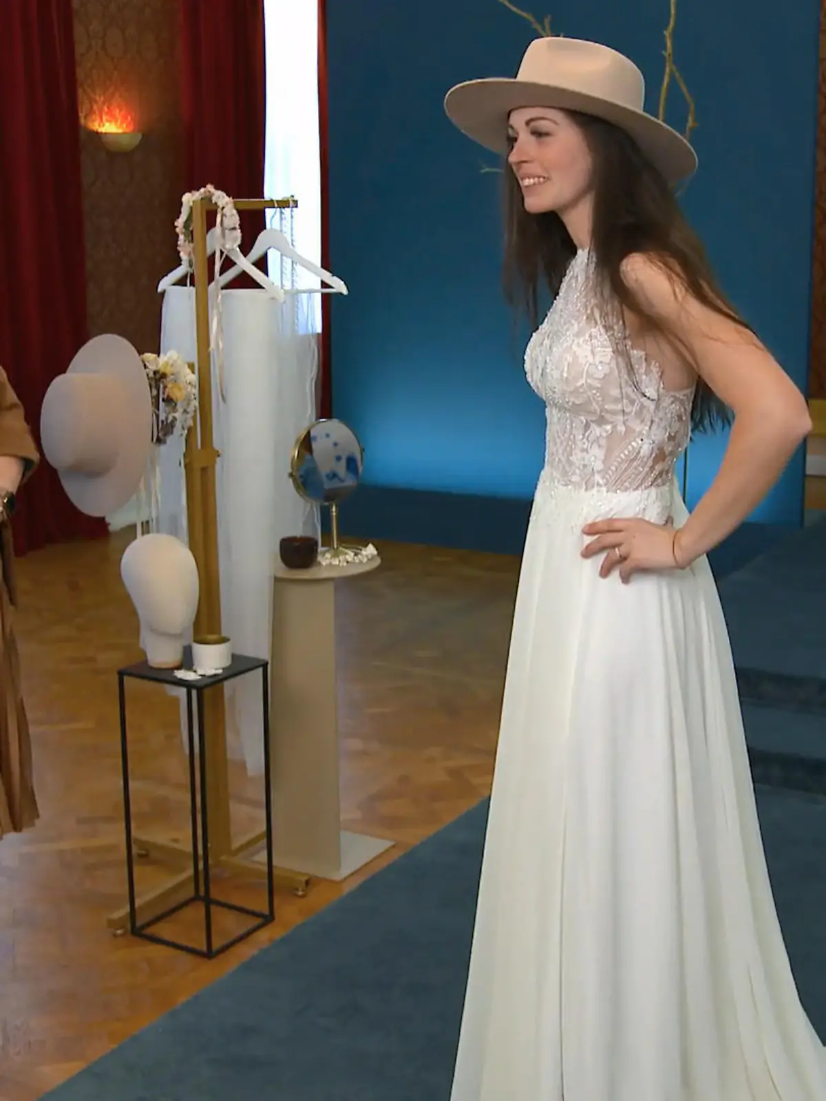 Bild zu: "Welches Kleid von Jana wird sich bewähren?"