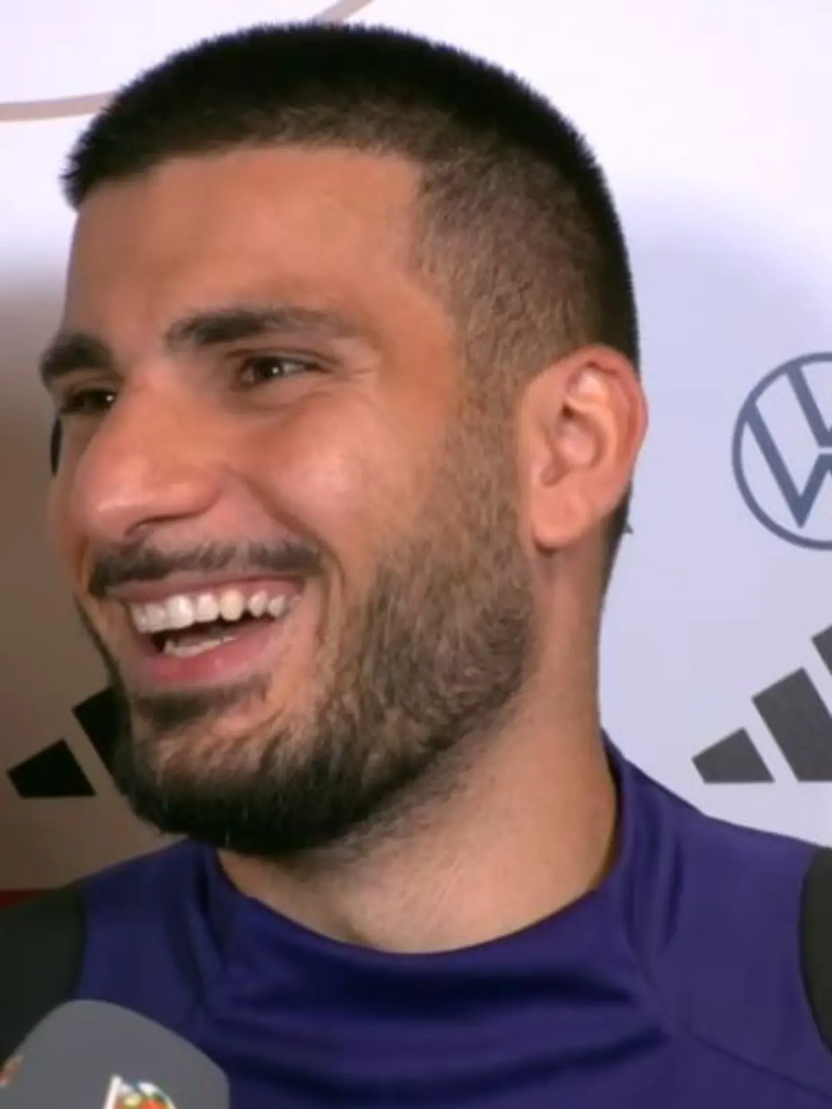 Deniz Undav zeigt sich im RTL-Interview bestens aufgelegt.