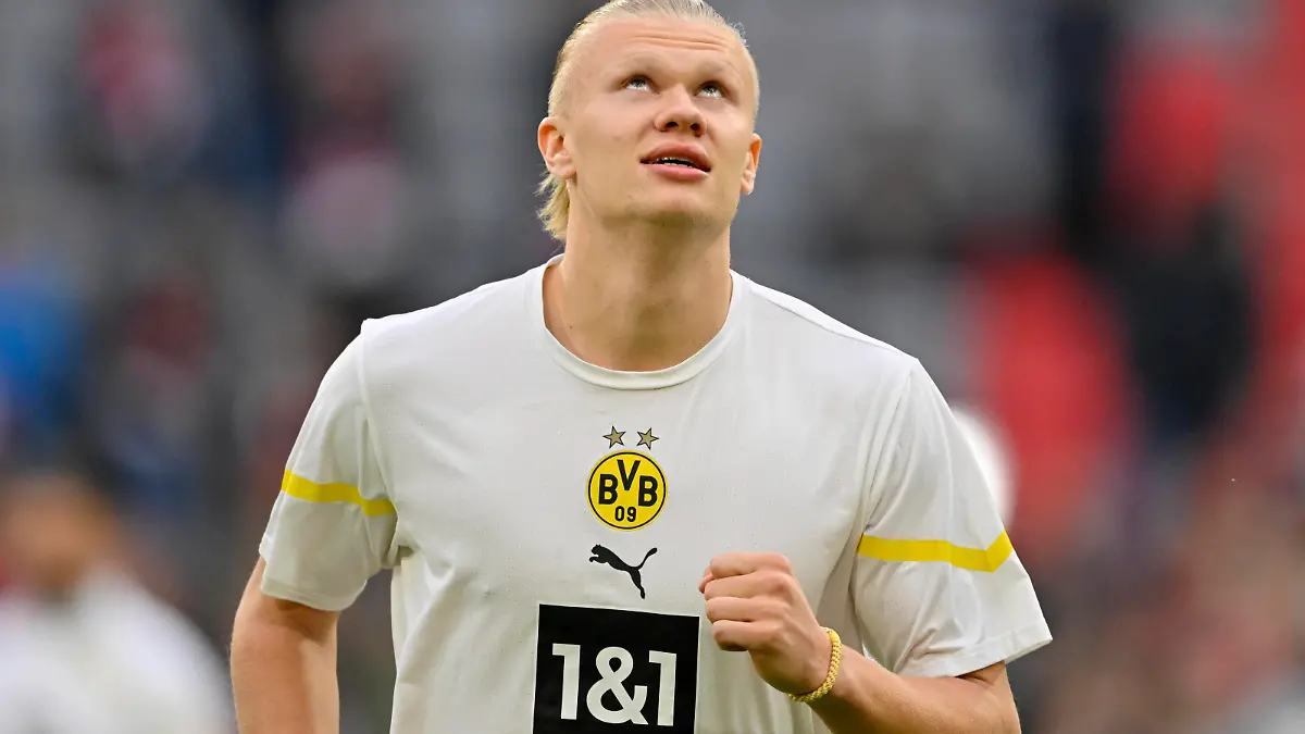  vor Spielbeginn: Aufwaermen Training Erling Haaland Borussia Dortmund BVB 09 FC Bayern Muenchen vs Borussia Dortmund BVB 23.04.2022 DFL REGULATIONS PROHIBIT ANY USE OF PHOTOGRAPHS AS IMAGE SEQUENCES AND/OR QUASI-VIDEO FC Bayern Muenchen vs Borussia Dortmund BVB *** before kickoff warm up training Erling Haaland Borussia Dortmund BVB 09 FC Bayern Muenchen vs Borussia Dortmund BVB 23 04 2022 DFL REGULATES PROHIBIT ANY USE OF PHOTOGRAPHS AS IMAGE SEQUENCES AND OR QUASI VIDEO FC Bayern Muenchen vs Borussia Dortmund BVB