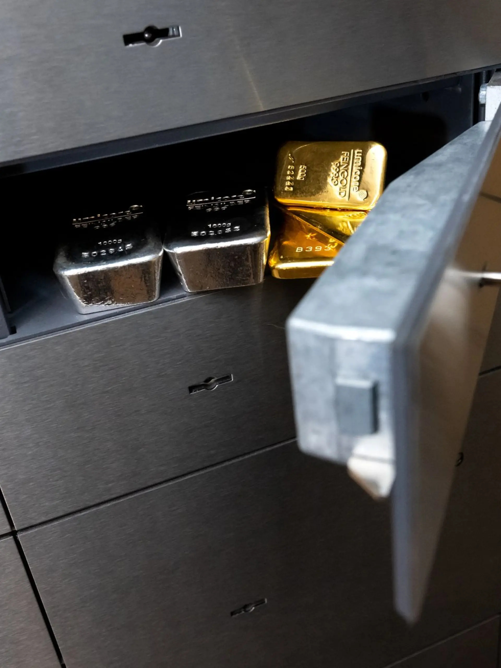 Bild zu: "Gold aus Sparkasse in Bonn gestohlen"