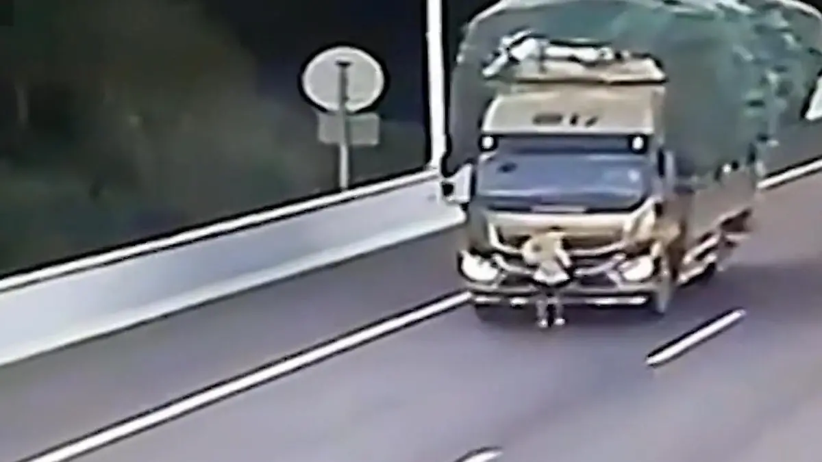 Kommt er damit durch? LKW-Fahrer betrügt mit absurdem Trick auf der Autobahn
