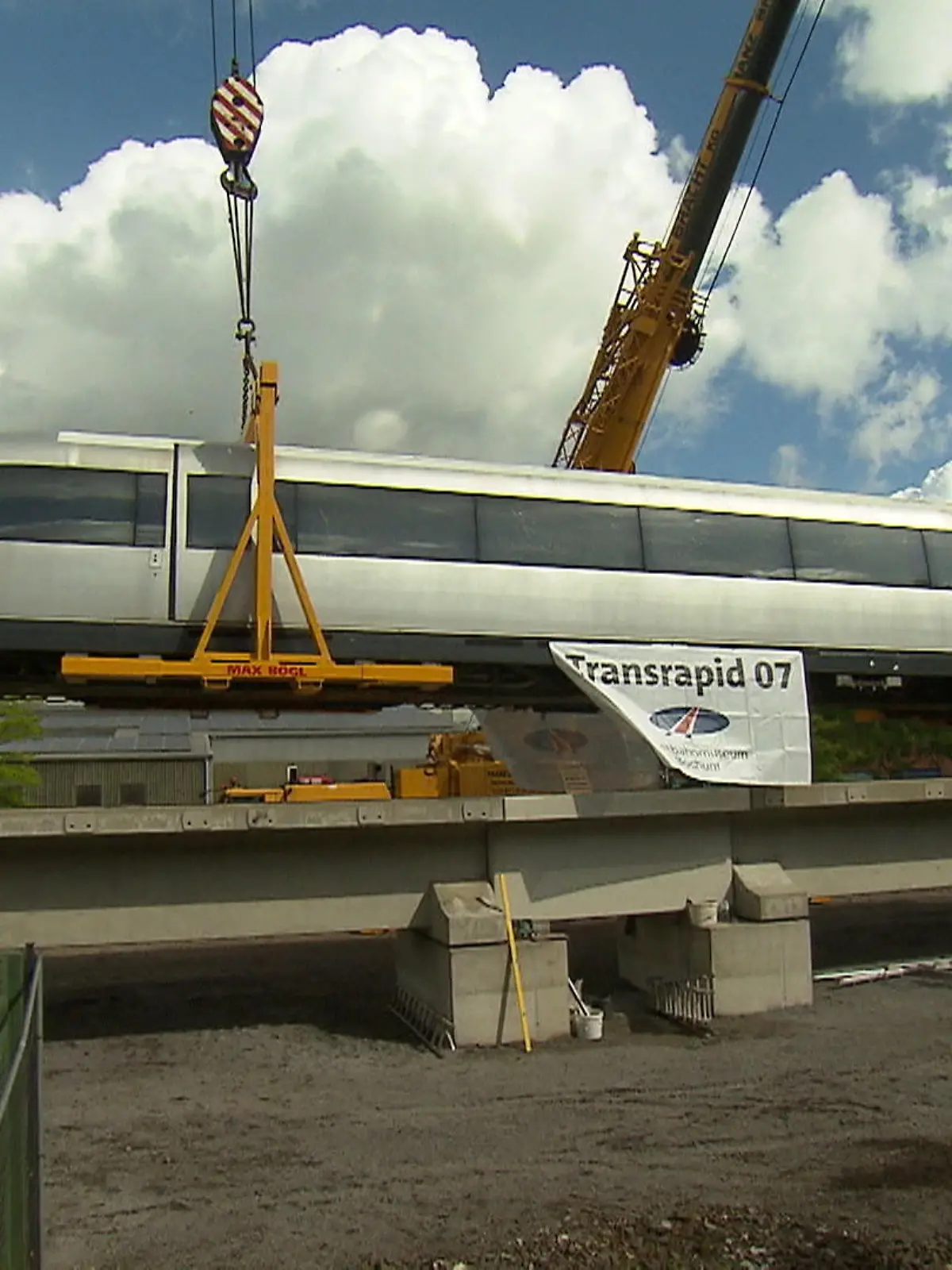 Bild zu: "Transrapid-Transport in Bochum"