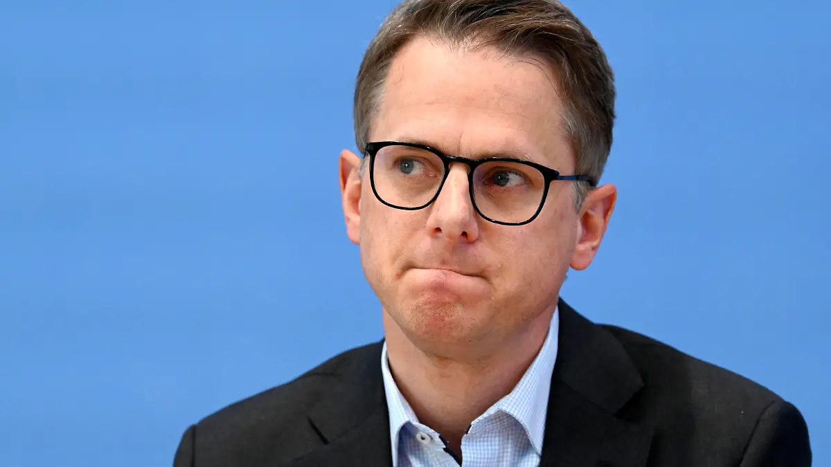 Carsten Linnemann bei der Bundespressekonferenz zum CDU-Programmkonvent im Haus der Bundespressekonferenz. Berlin, 12.06.2023 *** Carsten Linnemann at the Federal Press Conference on the CDU Program Convention in the House of the Federal Press Conference Berlin, 12 06 2023 Foto:xF.xKernx/xFuturexImage