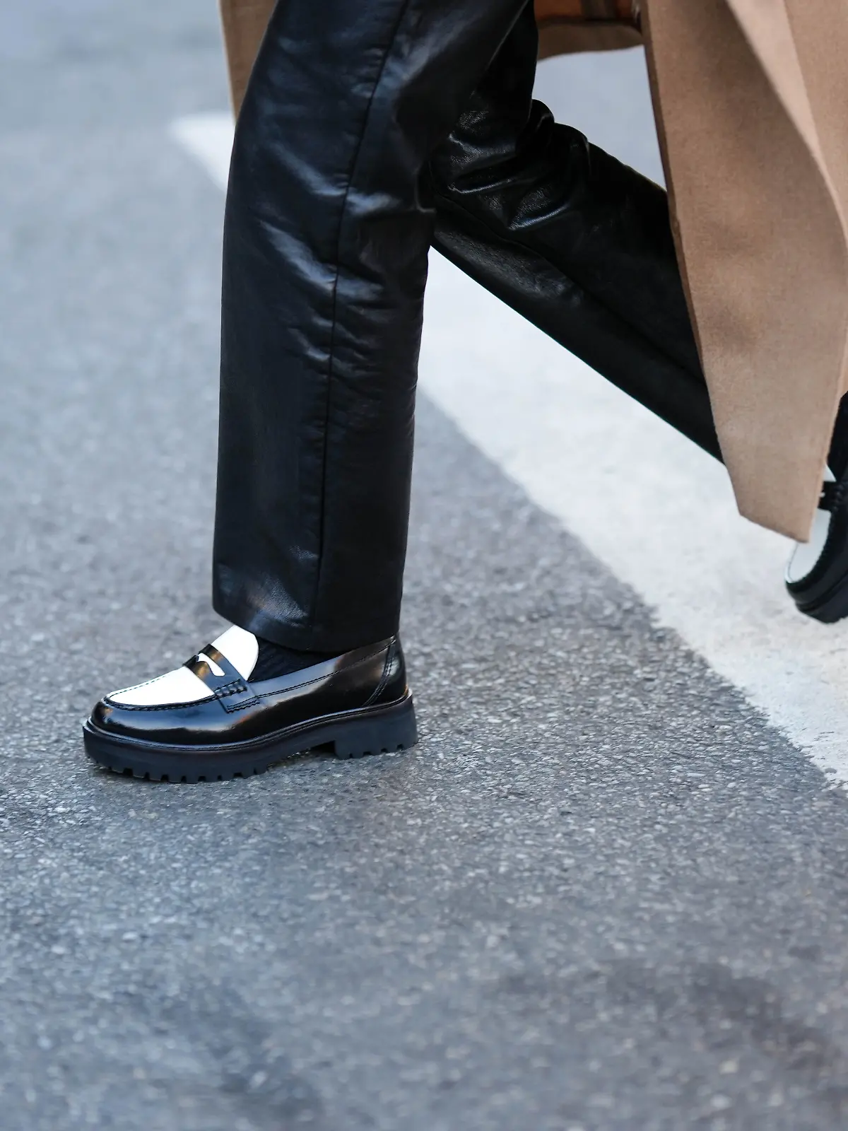 Wie tragen wir Herbst-Schuhe richtig? Wir verraten es. 