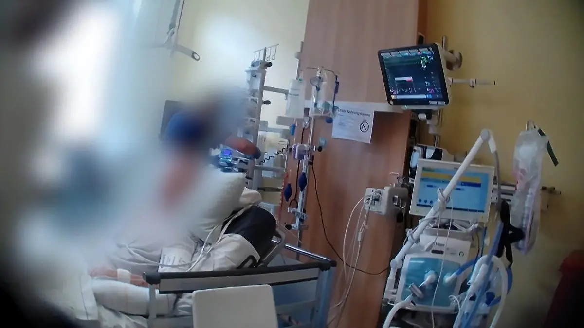 Wie sehr muss dieser sterbende Patient leiden? Undercover in der Charité Berlin