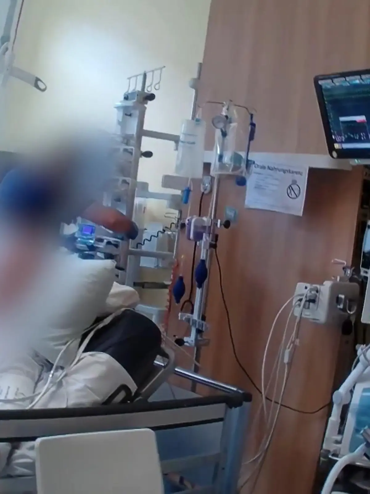 Bild zu: "Wie sehr muss dieser Charité-Patient auf seinem letzten Weg leiden?"