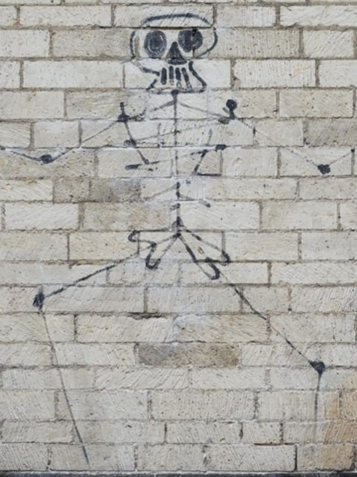 Bild zu: "Putz-Kolonne hält Graffiti-Kunstwerk für Dreck und entfernt es"