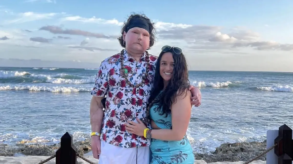 Joe DiMeo (24) und seine Freundin Jessica Koby am Strand.