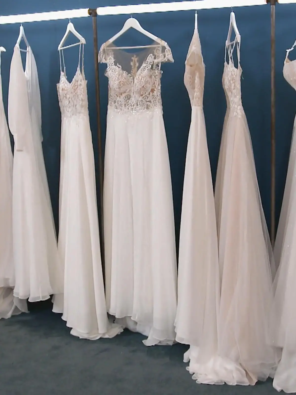 Bild zu: "Nur ein Kleid gefällt der Braut"