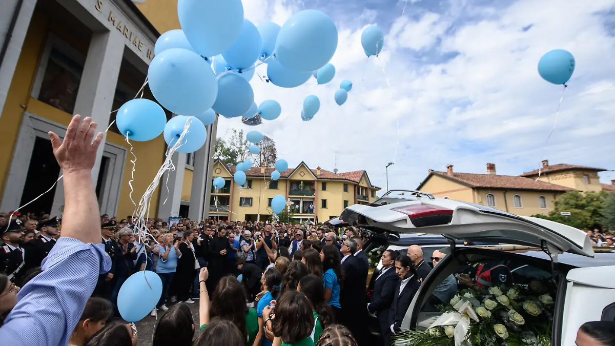 Blaue Luftballons für die Familie