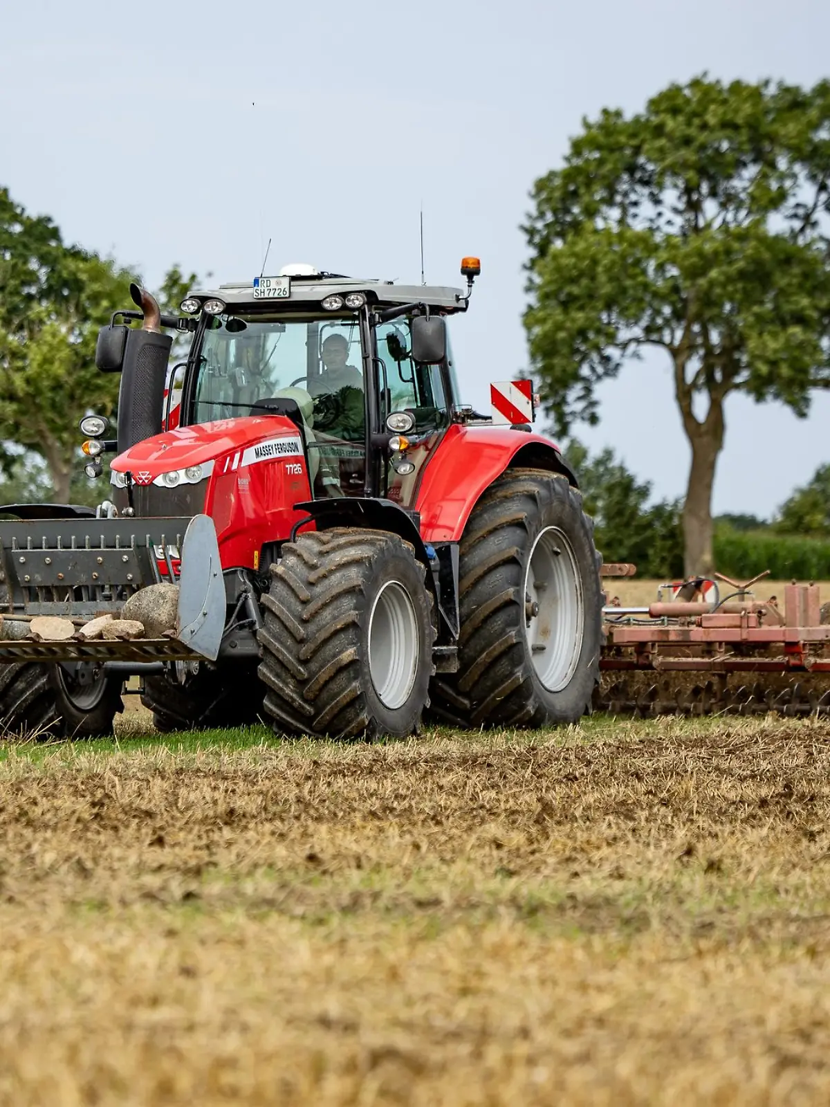 Bild zu: "Angehöriger erfasst Kind (2) mit Traktor – tot!"