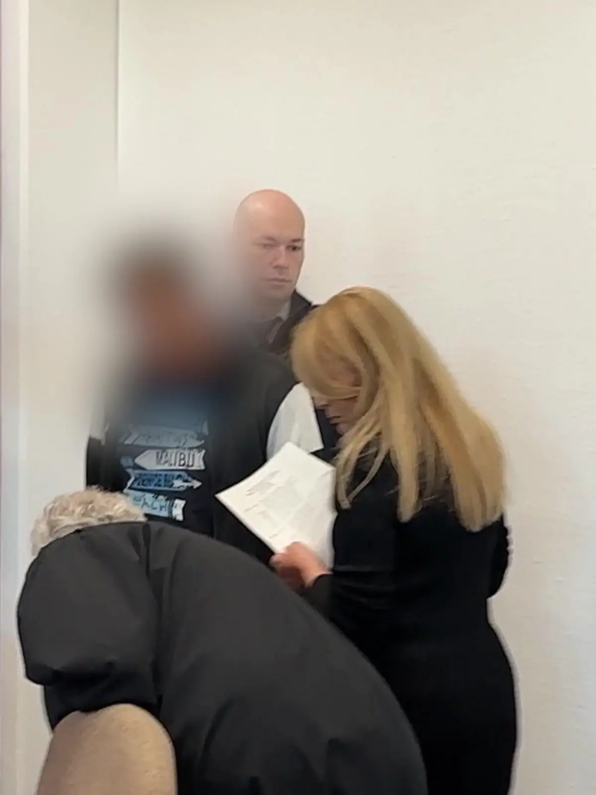 Bild zu: "Prozess um Säureangriff"