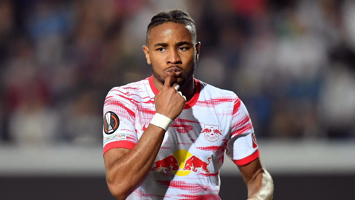 Soccer Football - Europa League - Quarter Final - Second Leg - Atalanta v RB Leipzig - Stadio Atleti Azzurri, Bergamo, Italy - April 14, 2022 RB Leipzig's Christopher Nkunku celebrates scoring their second goal REUTERS/Daniele Mascolo