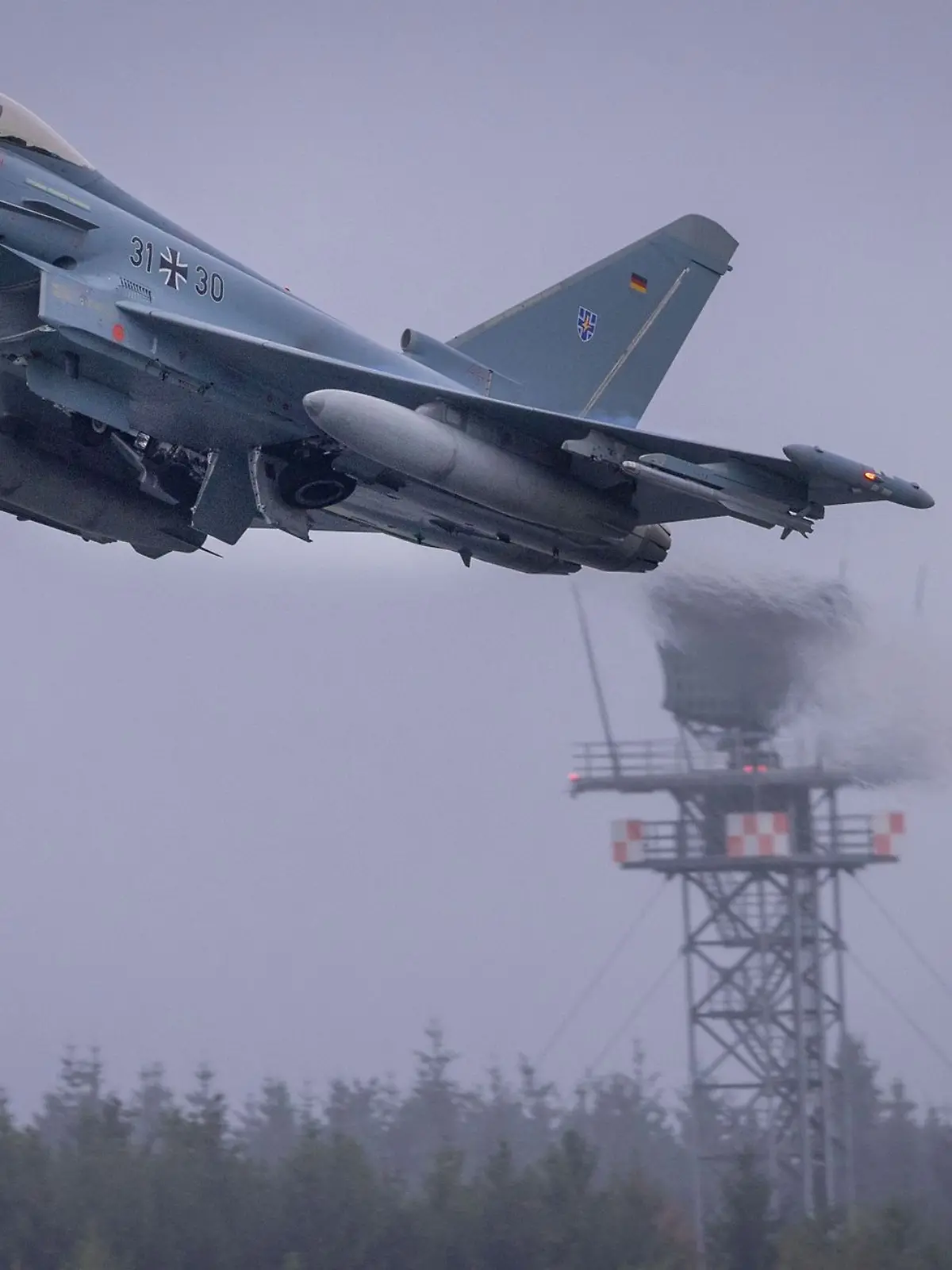 Bild zu: "Deutsche Luftwaffe fängt Russen-Flieger über der Ostsee ab
"
