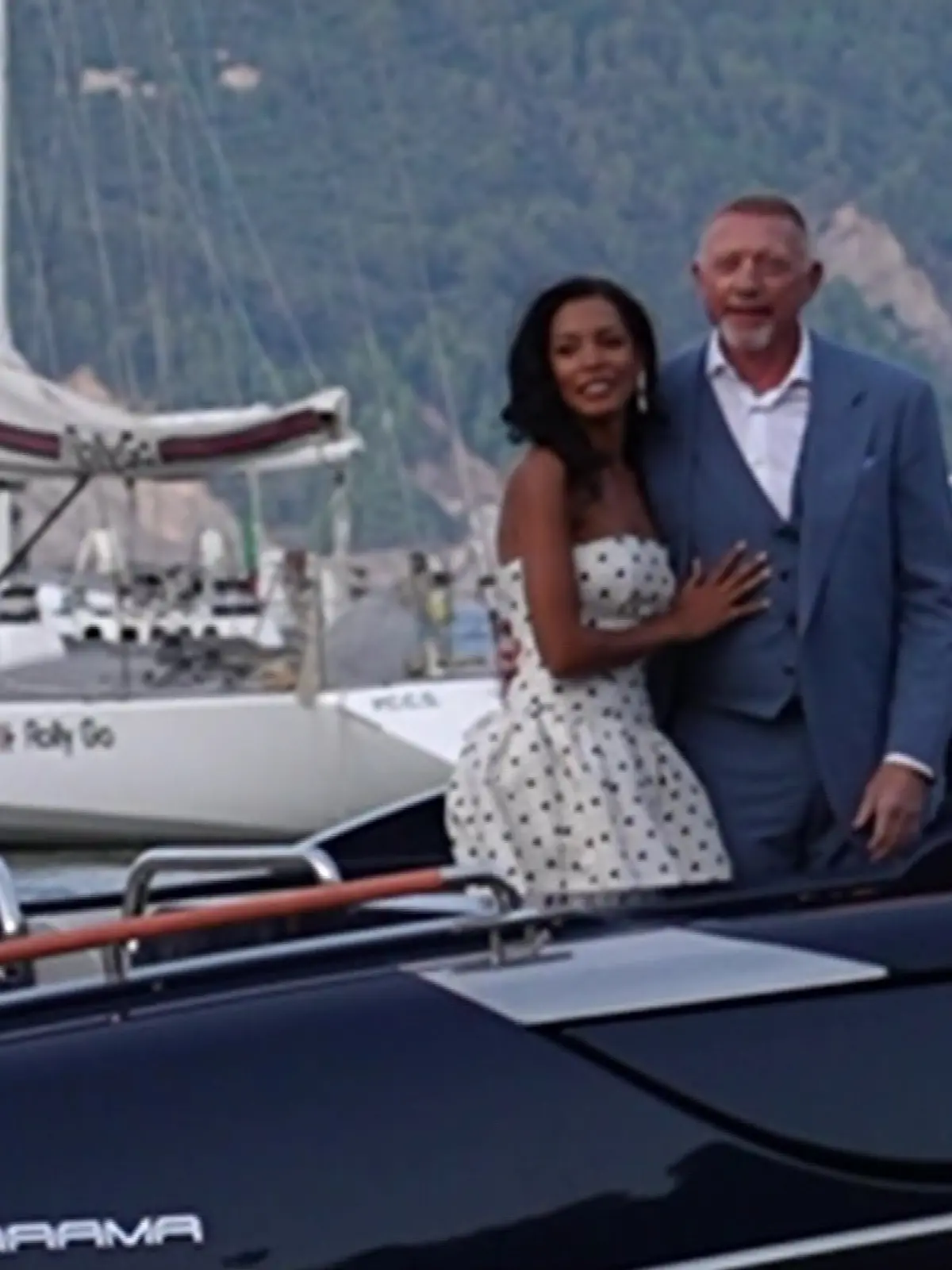 Bild zu: "Hier schippern Boris Becker und seine Lilian ins Liebesglück"