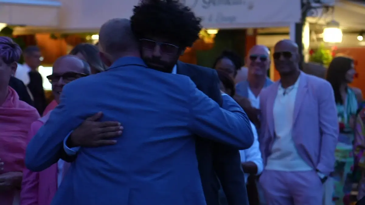 Boris und Noah Becker nehmen sich in den Arm