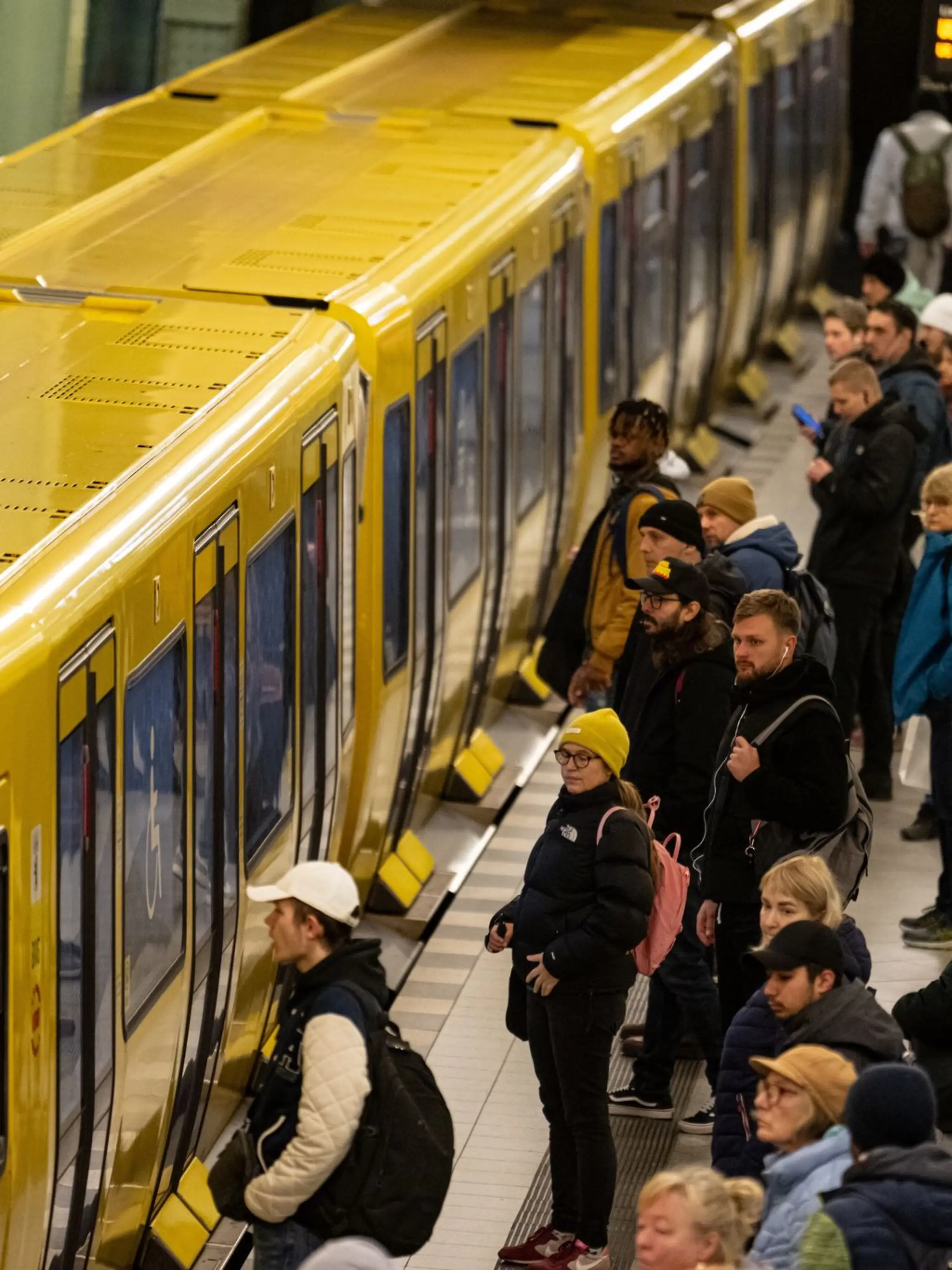 Bild zu: "Mann wird in Berlin von U-Bahn mitgerissen "